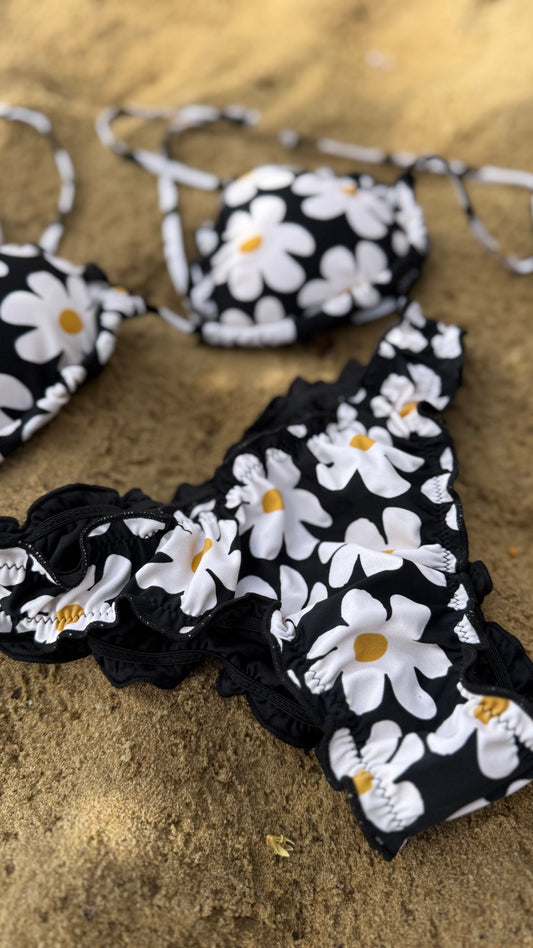 Biquini Rio de Janeiro empina bumcum